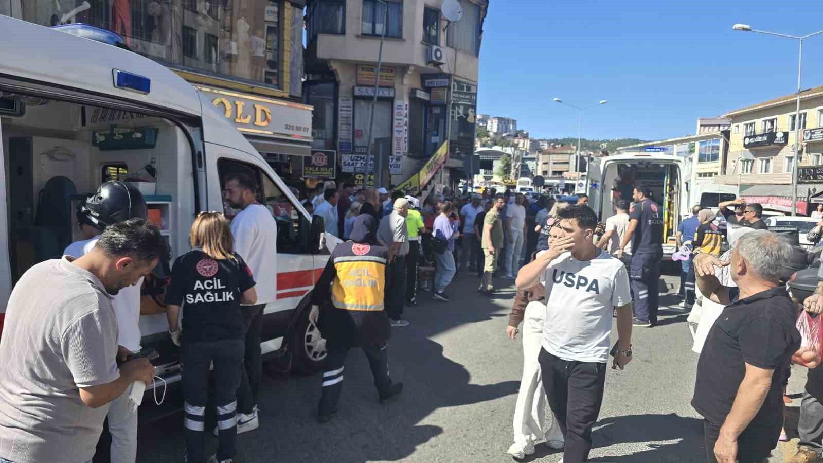 Zonguldak Ereğli&rsquo;de motosiklet yayaya &ccedil;arptı: 2 yaralı
