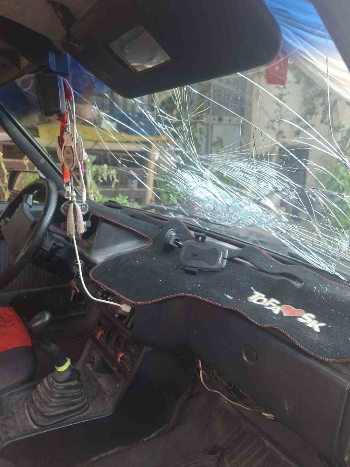 Bıçak ve silahlı saldırıya uğrayan iki arkadaş ağır yaralandı