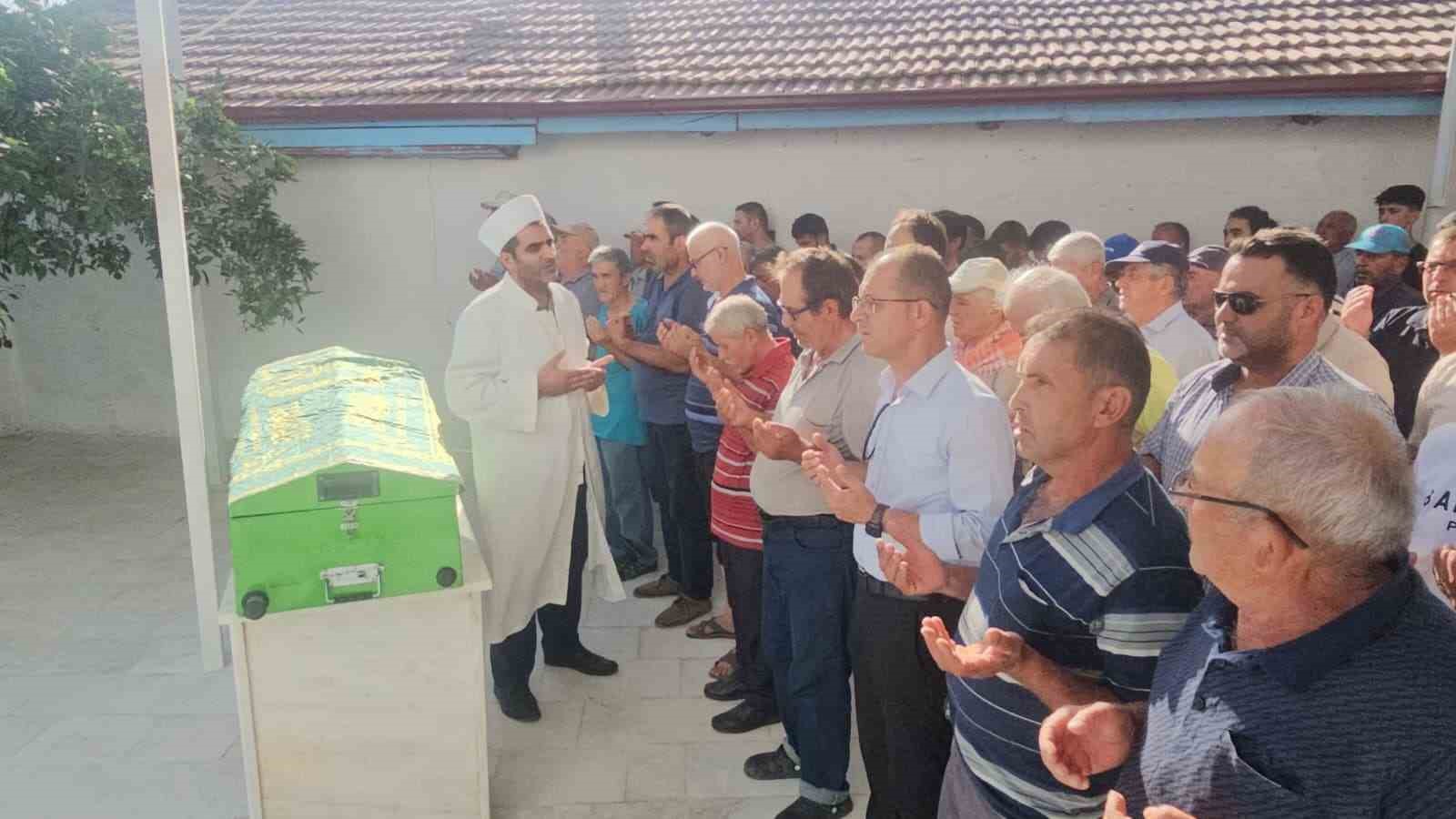 G&ouml;&ccedil;&uuml;k altında kalarak hayatını kaybeden Ahmet G&uuml;ney son yolculuğuna uğurlandı
