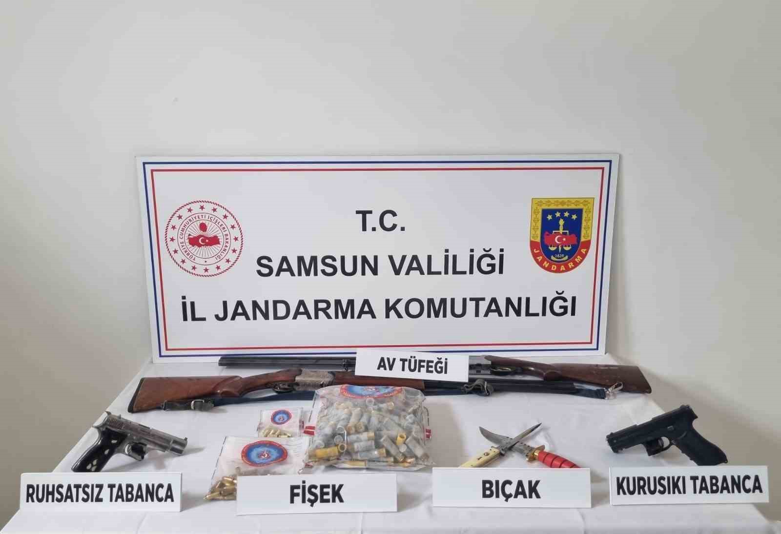 Samsun&rsquo;da jandarmadan silah ve uyuşturucu operasyonları: 4 g&ouml;zaltı
