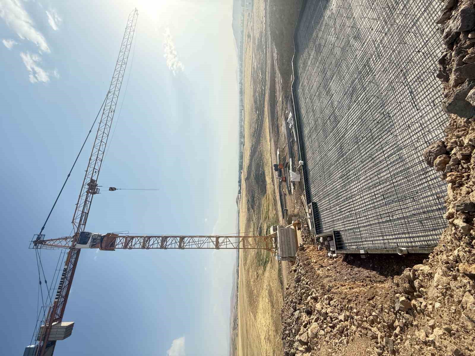 Patnos&rsquo;ta 130 konutluk TOKİ projesinin yapımına başlandı
