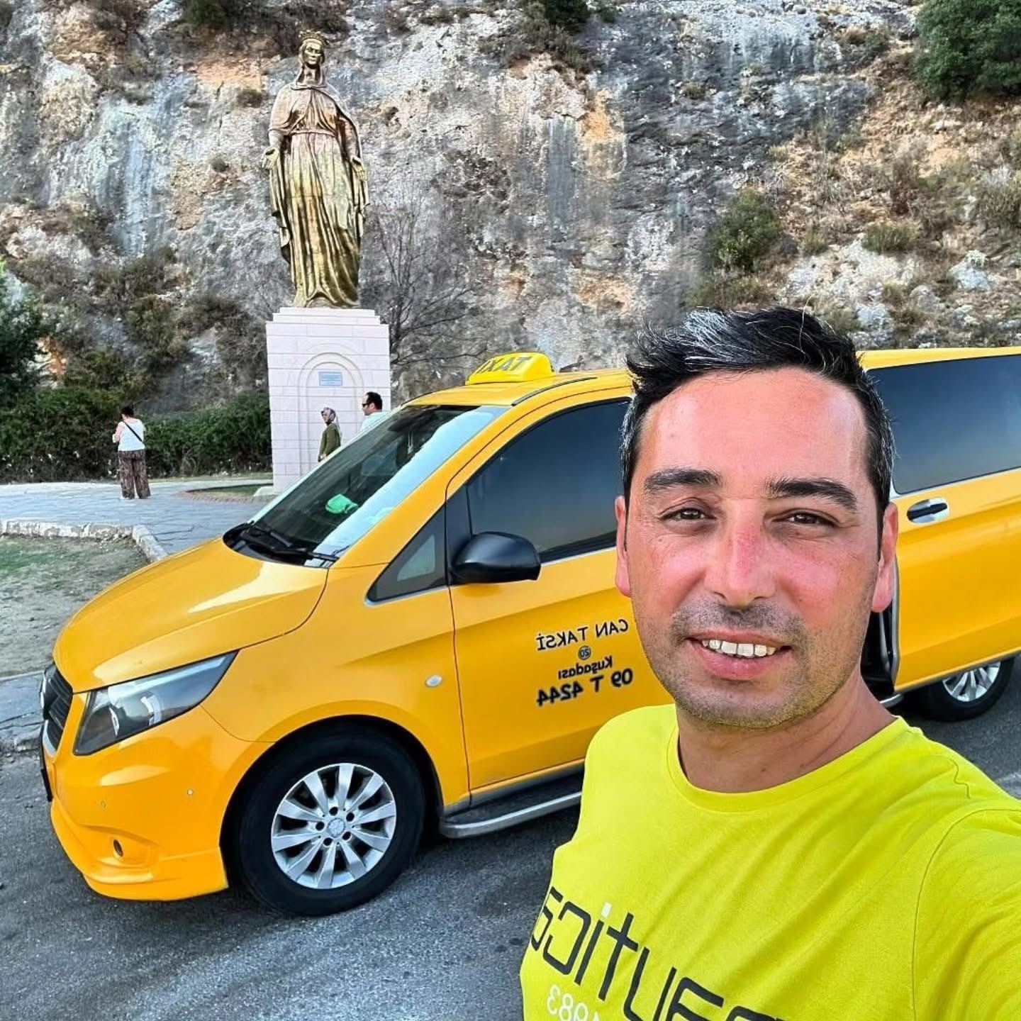 Bı&ccedil;aklı saldırıda hayatını kaybeden taksi şof&ouml;r&uuml; toprağa verildi
