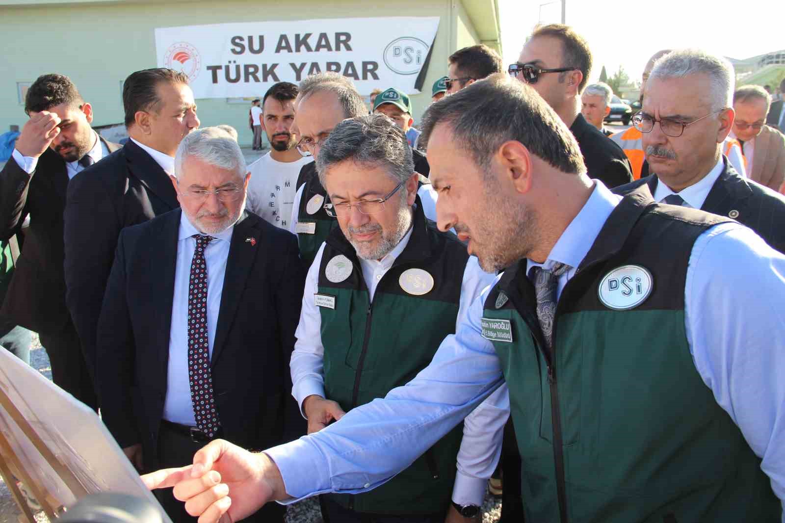 Tarım ve Orman Bakanı Yumaklı: "T&uuml;rkiye&rsquo;nin 2100 yılına kadar su kaynaklarının y&uuml;zde 25&rsquo;ini kaybedeceği &ouml;ng&ouml;r&uuml;l&uuml;yor"

