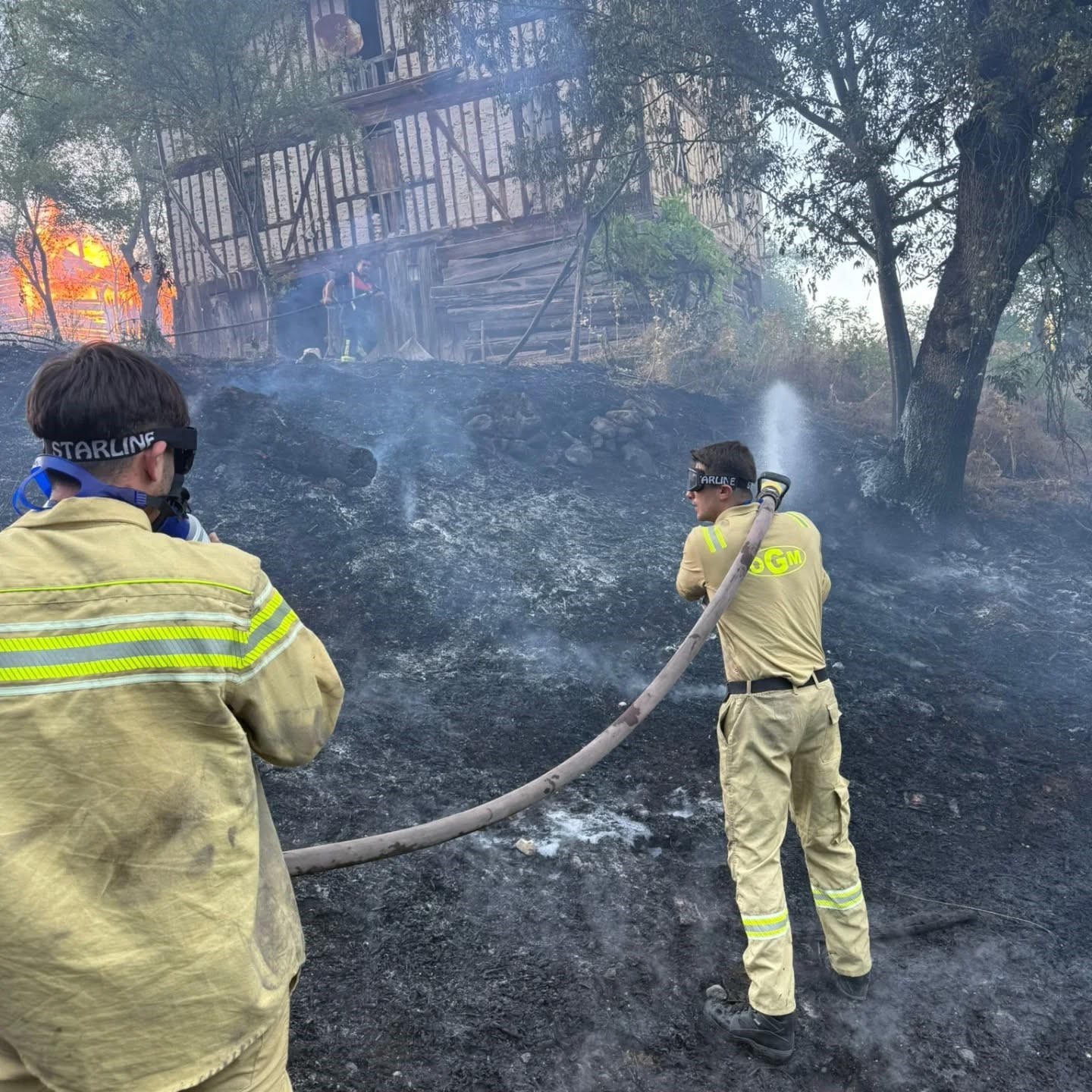 Kastamonu&rsquo;da alevlere telim olan iki samanlık yandı
