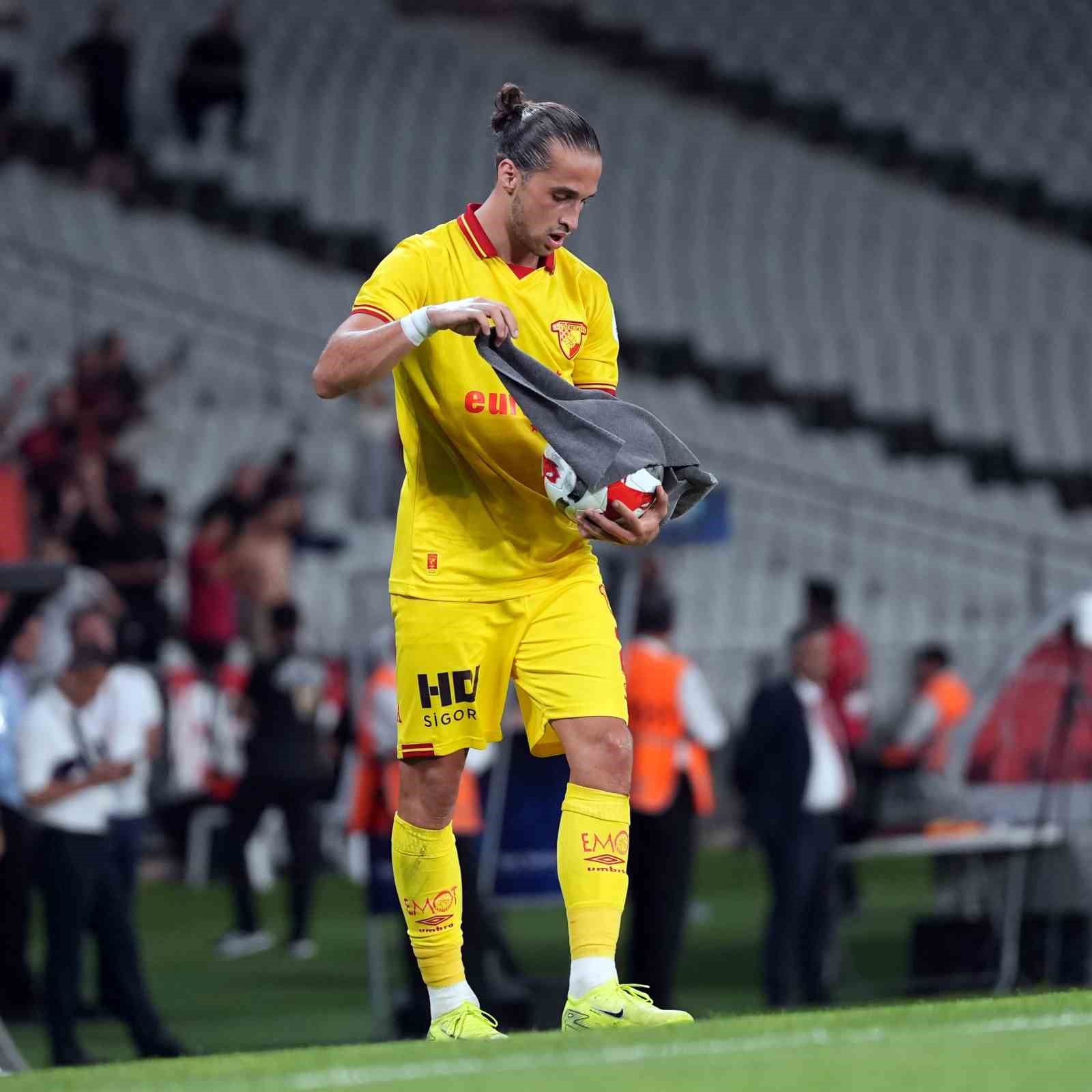 Trendyol S&uuml;per Lig: Fatih Karag&uuml;mr&uuml;k: 0 - G&ouml;ztepe: 1 (İlk yarı)

