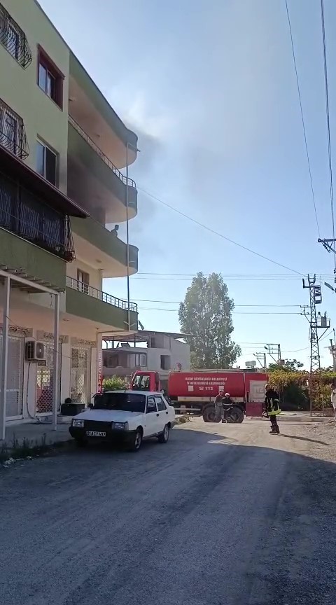 Hatay&rsquo;da 4 katlı binada yangın

