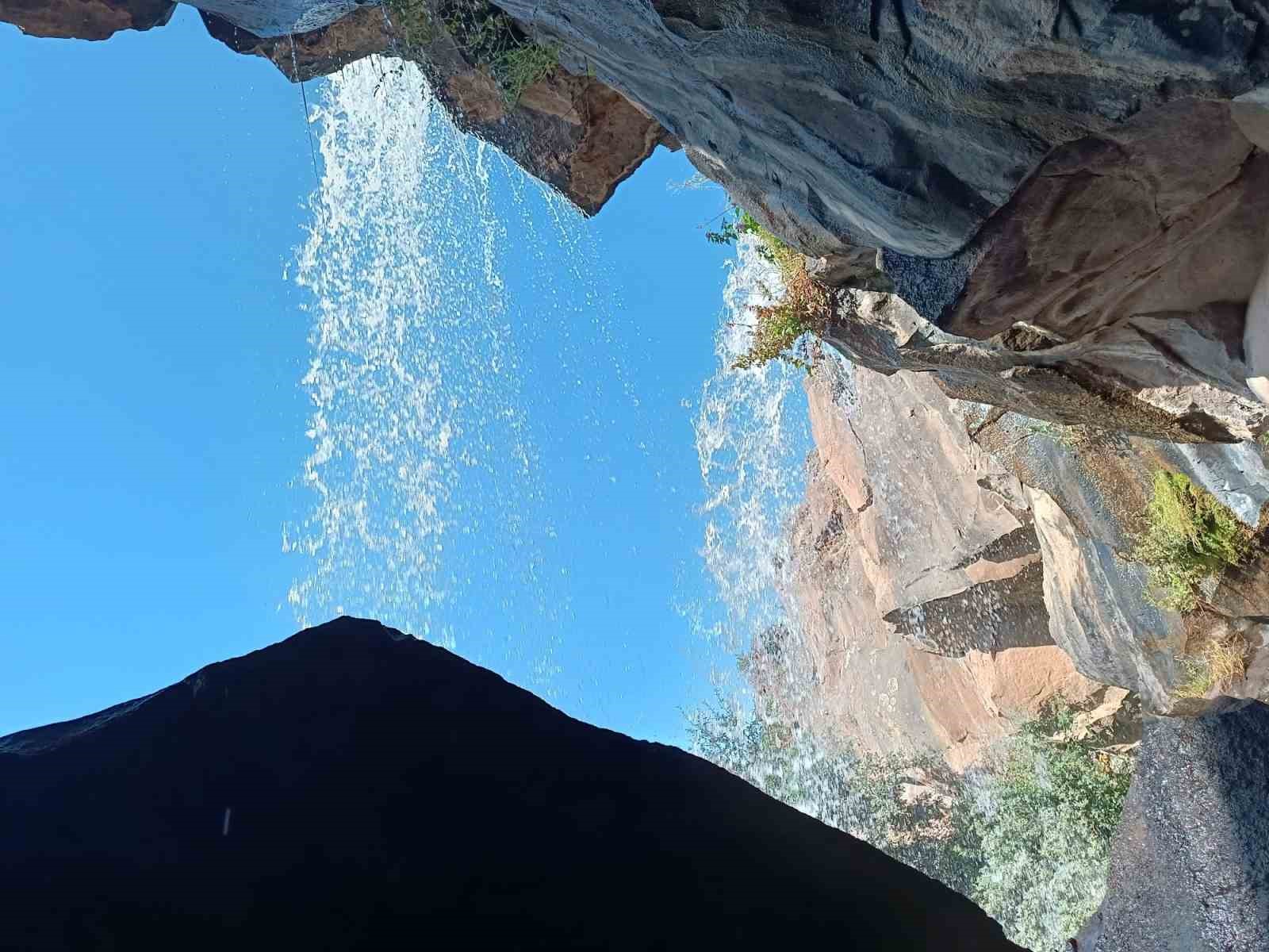 Usta fotoğraf&ccedil;ıdan hayran bıraktıran Erciş Deli&ccedil;ay kanyonu g&ouml;r&uuml;nt&uuml;s&uuml;
