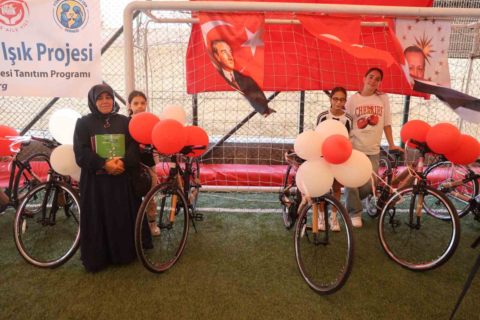 Y&uuml;reğimizdeki Işık projesi kapsamında hayırseverler, depremzede &ccedil;ocukların hayallerine tek tıkla ortak olabilecek

