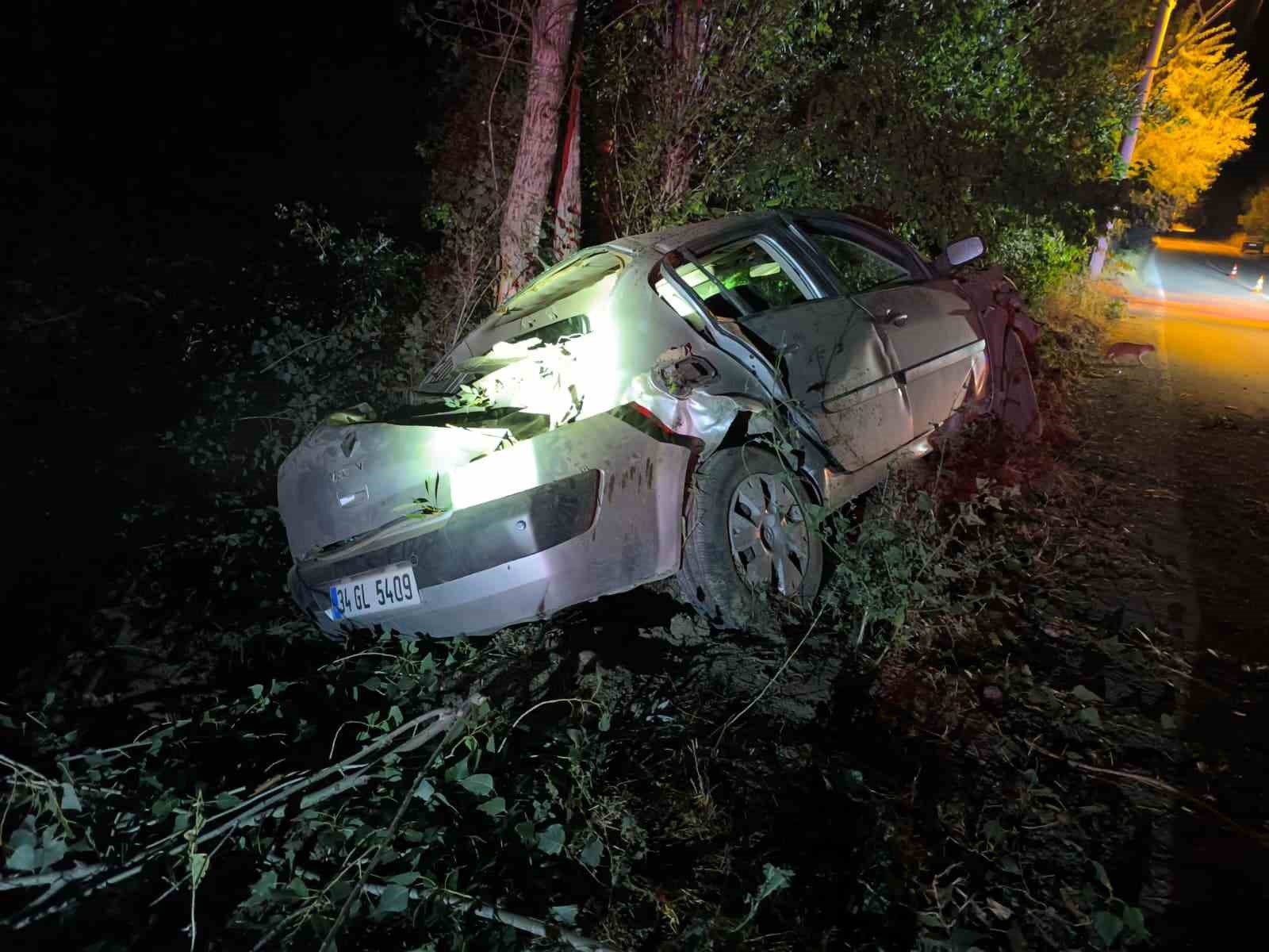 Şuhut’ta trafik kazası, 1’i ağır 4 yaralı