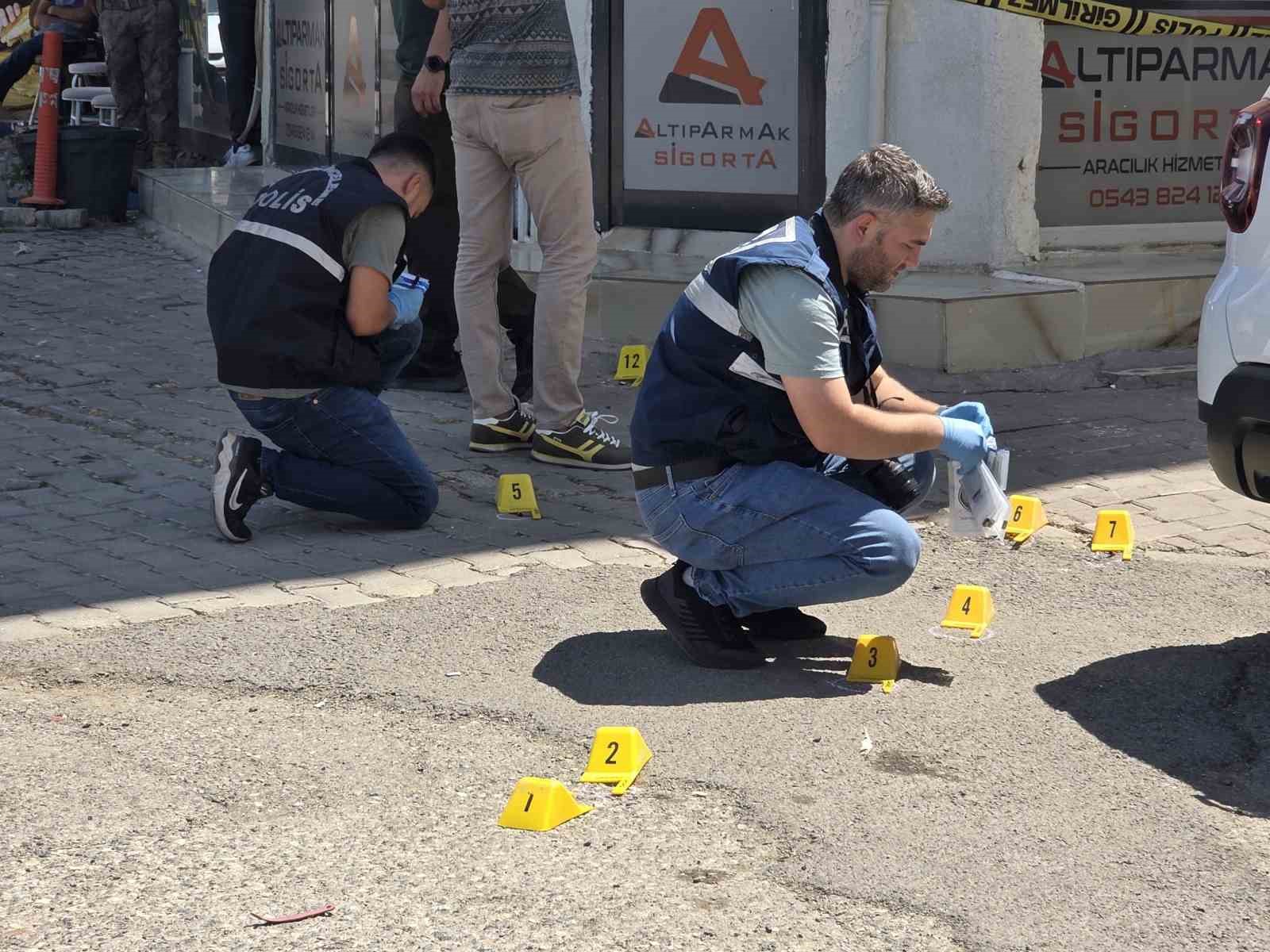 Siverek’te Jandarma aracına silahlı saldırı anının güvenlik kamerası ortaya çıktı