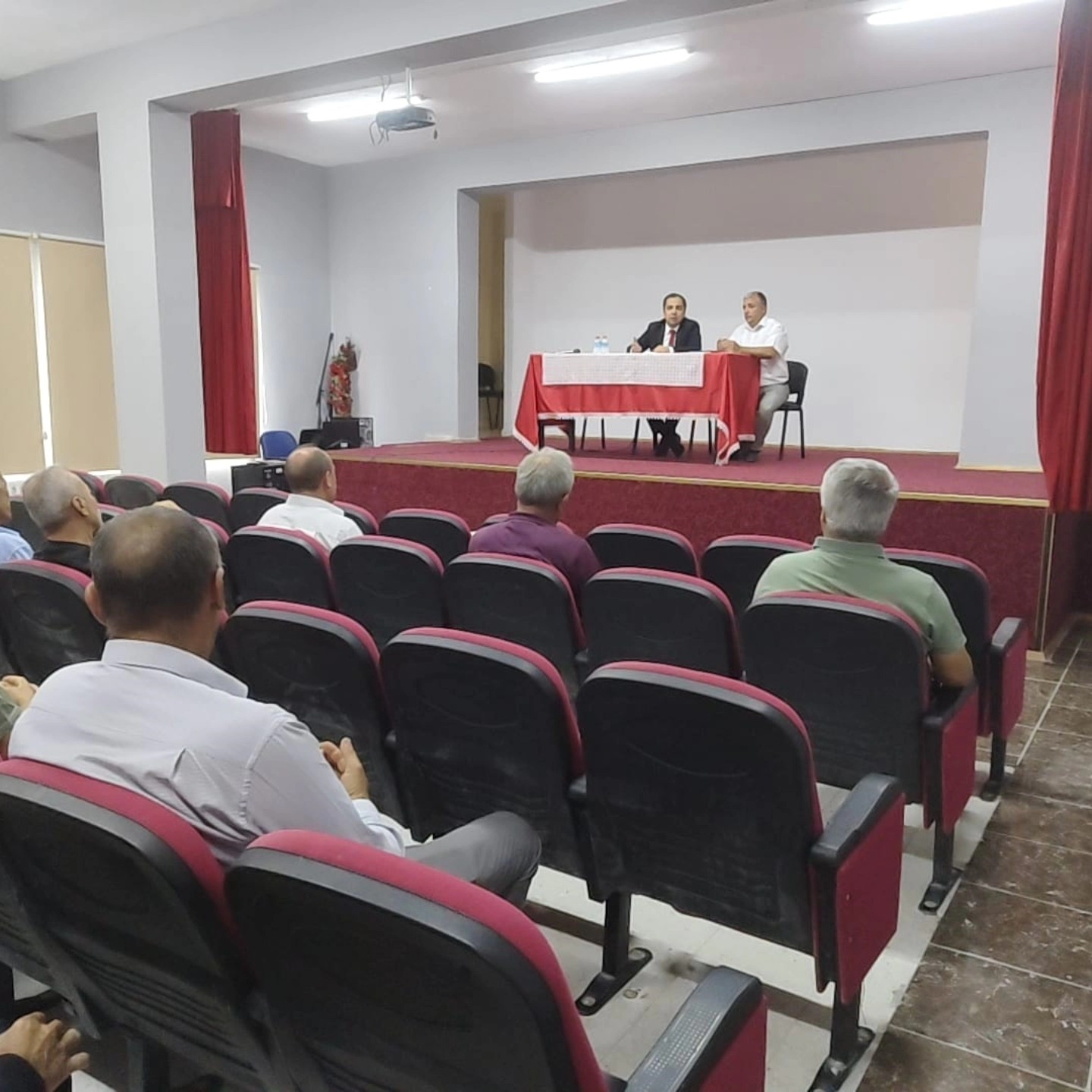 Yenipazar Kaymakamı U&ccedil;ar, k&ouml;y muhtarlarıyla bir araya geldi
