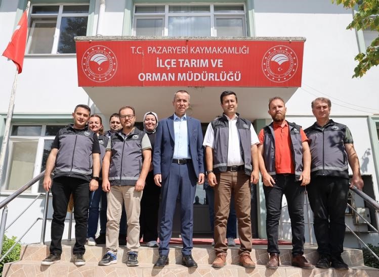 İl M&uuml;d&uuml;r&uuml; &Ccedil;etin Ayvalık, il&ccedil;elerde &ccedil;alışmaları yerinde inceledi
