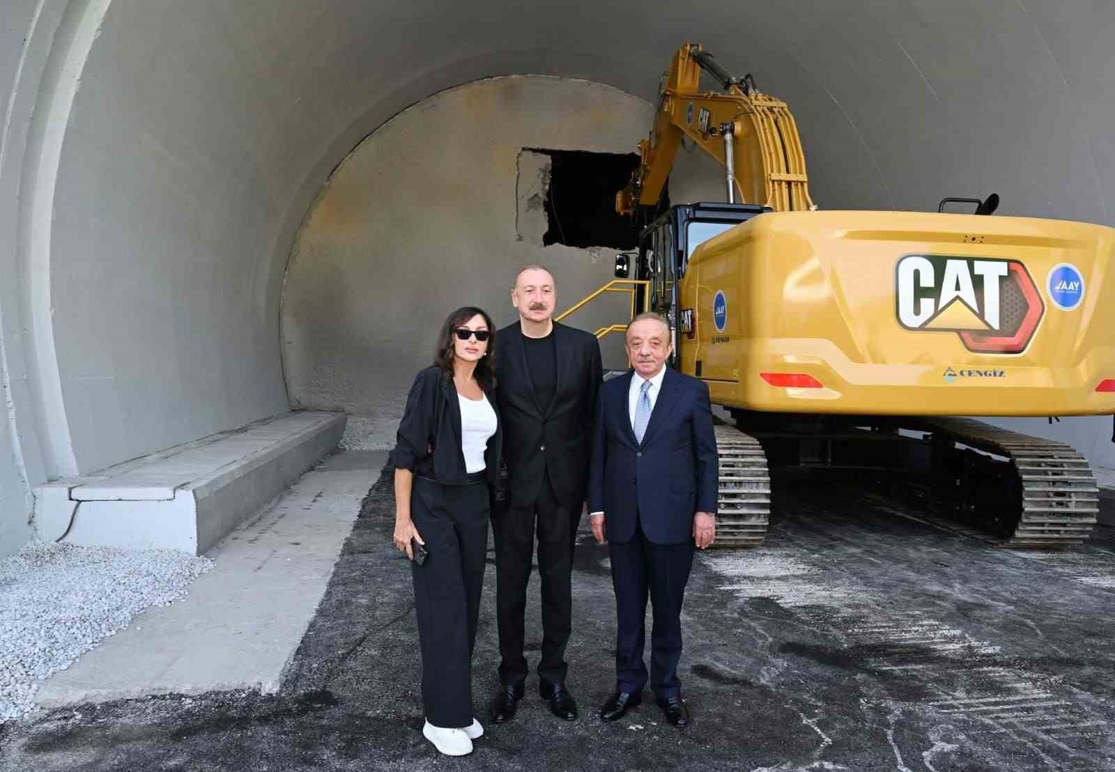 Cengiz İnşaat’ın yapımını üstlendiği Murovdağ Tüneli’nde ilk ışık göründü