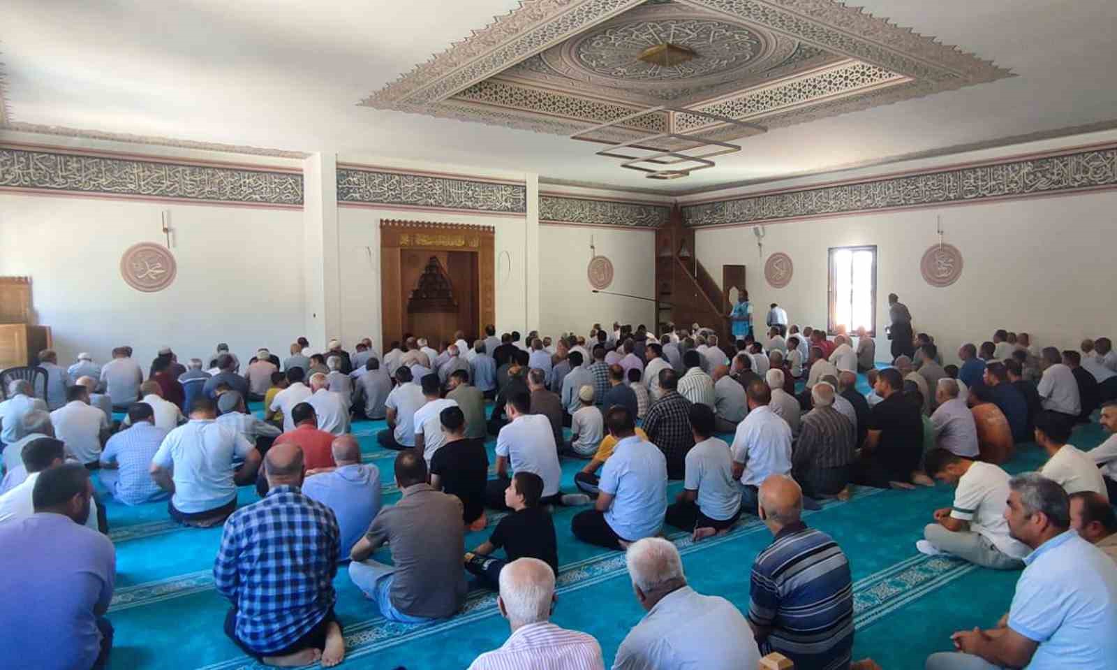 Depremde yıkılan Araban Merkez Camii, yeniden inşa edilerek ibadete açıldı