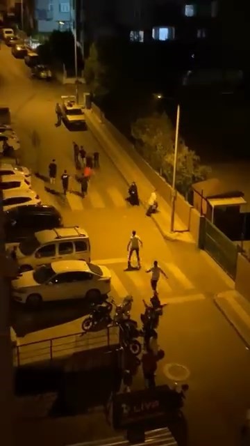 Bursa&rsquo;da mahallenin gençleri bir birine girdi