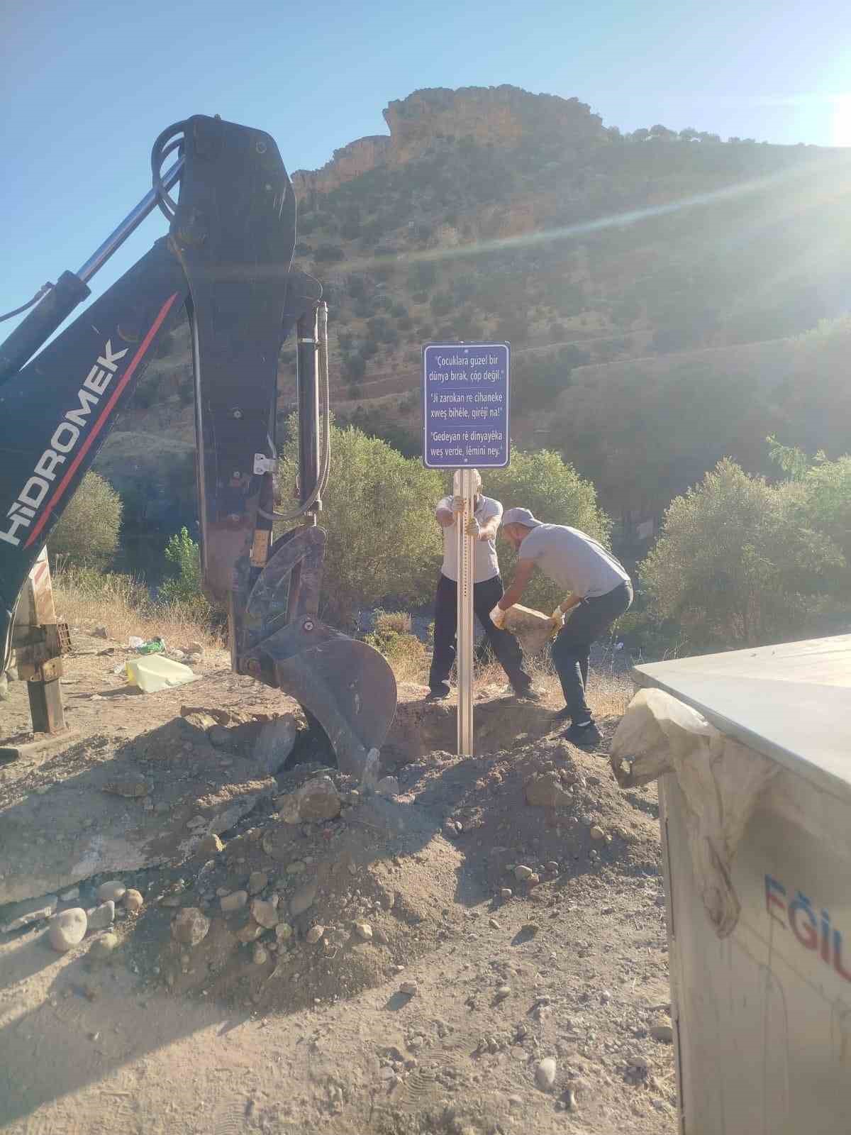 Eil Belediyesi piknik alanlarnn temiz tutulmas iin 3 dilde uyar levhalar yerletirdi
