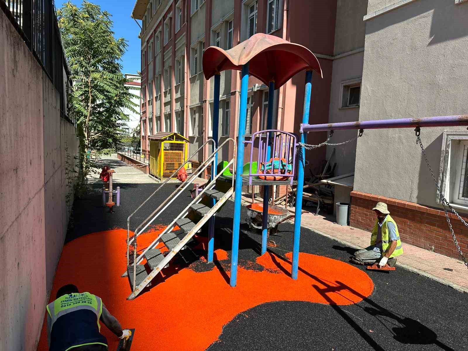 Esenyurt Belediyesinden okul bahçelerine oyun alanları