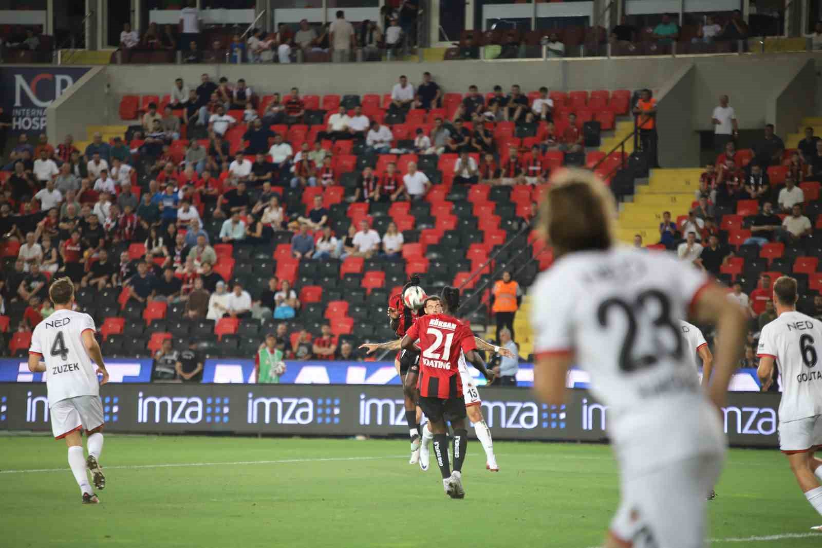 Trendyol Süper Lig: Gaziantep FK: 0 - Gençlerbirliği: 1 (Maç devam ediyor)