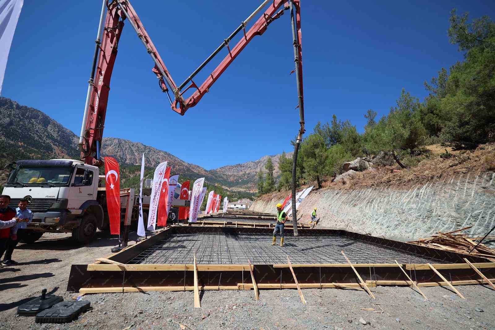 Başkan Toptaş; "Yeniden inşa s&uuml;recini binalardan ibaret g&ouml;rmedik"
