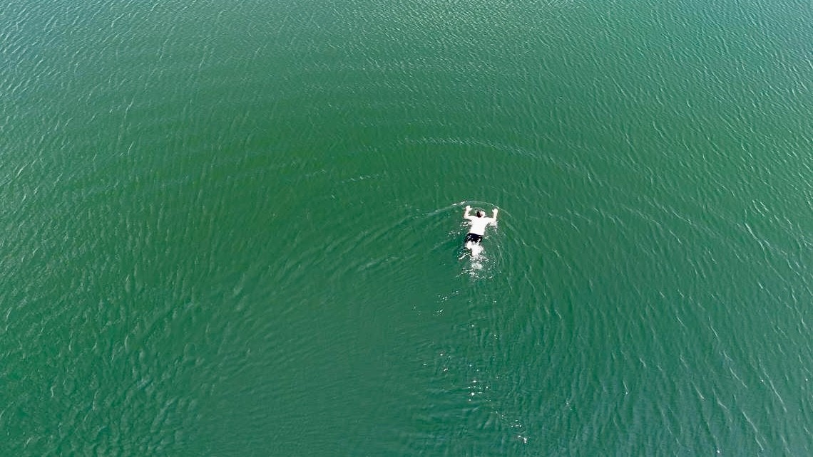 Antalya sıcağından ka&ccedil;anlar, 1700 rakımlı turkuaz renkli Dipsiz G&ouml;l&rsquo;de serinliyor
