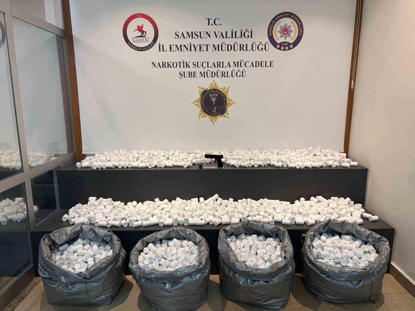 Samsun polisi dijital takiple 171 bin 824 adet sentetik ecza ele geçirdi: 5 gözaltı