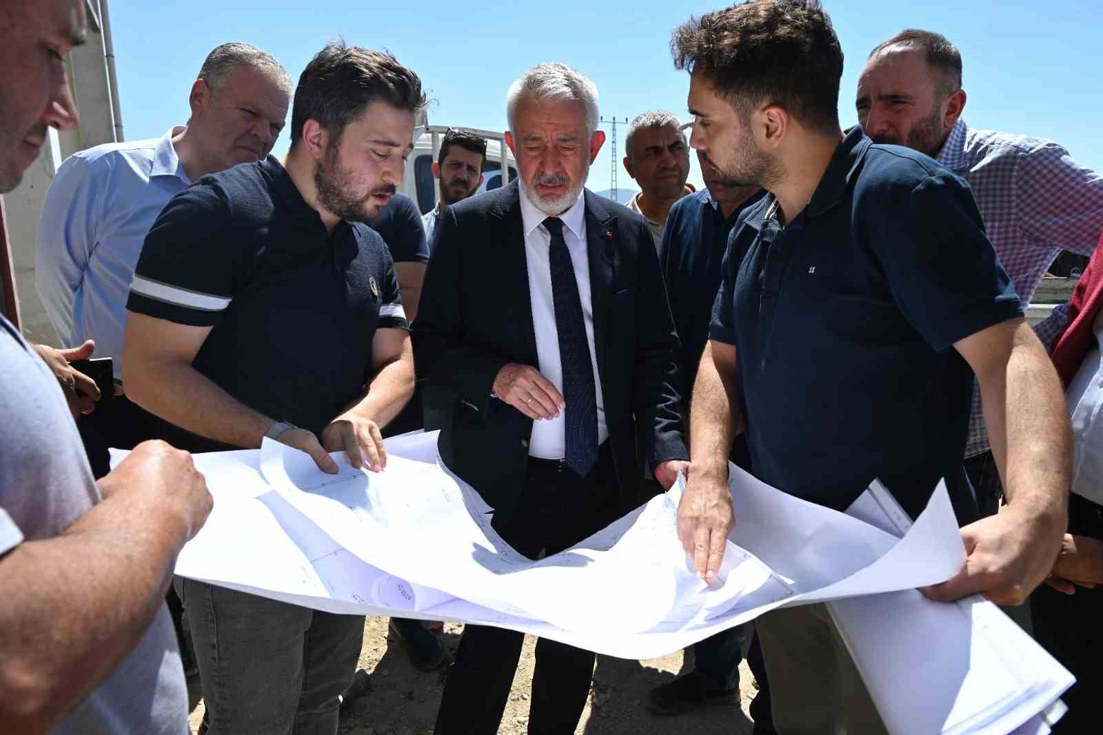 Başkan Başdeğirmen, Gül 2 Sanayi Sitesi’ndeki örnek dükkanları inceledi