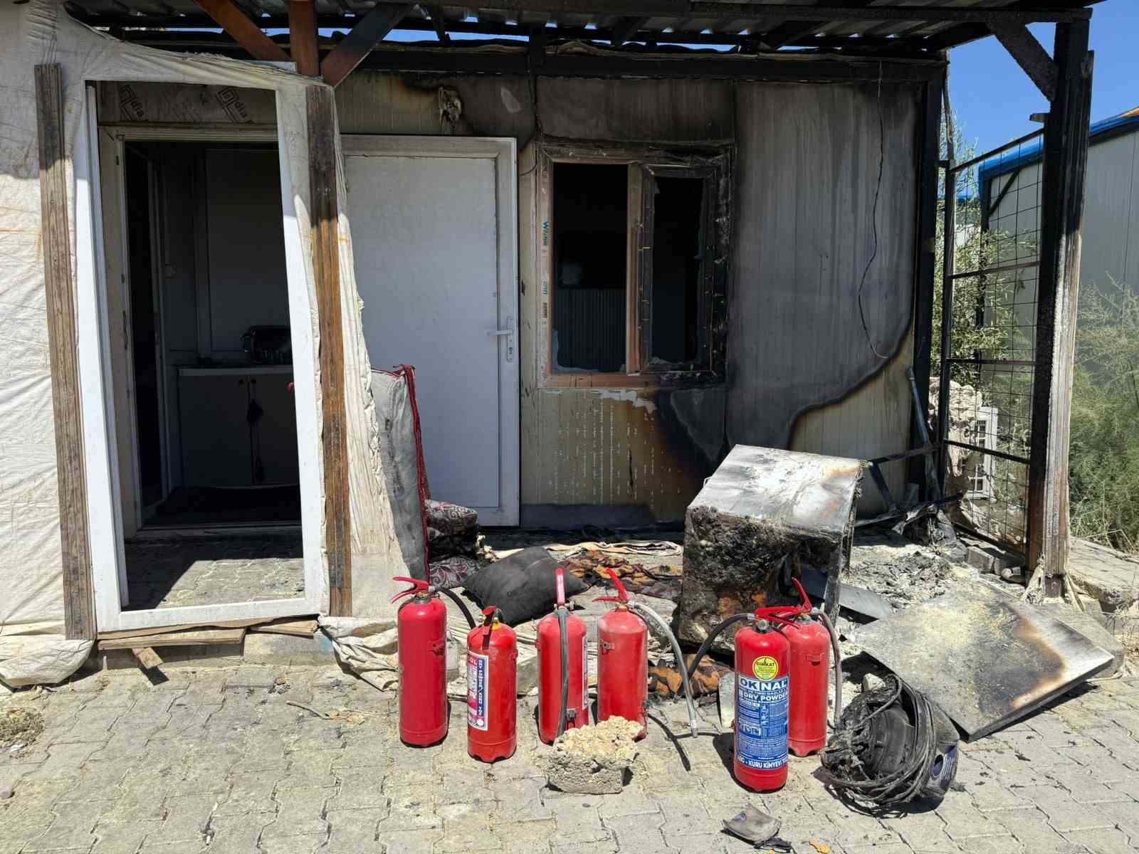 Üç gün açık bırakılan klima yangına neden oldu