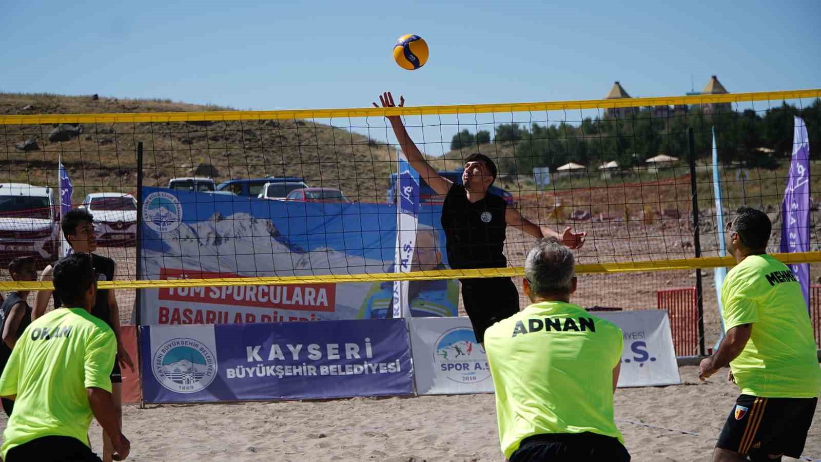 Erciyes’te ’En Havalı Voleybol Turnuvası’nda ilk düdük çaldı