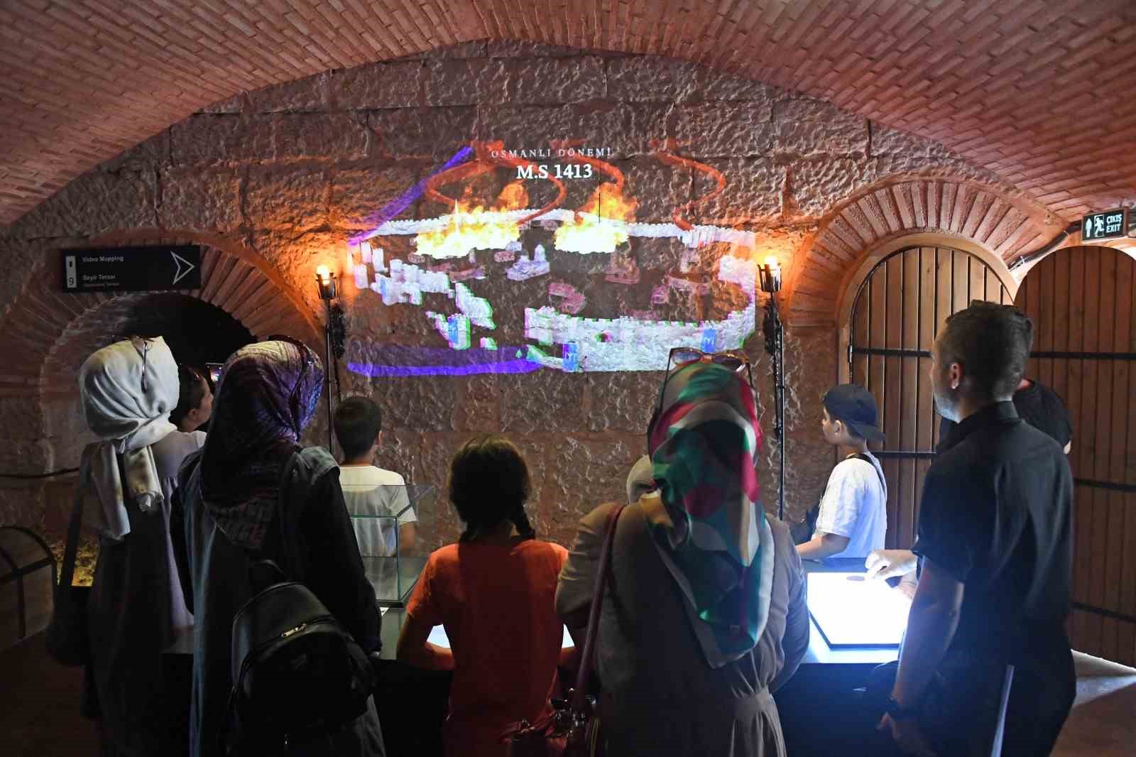 Osmangazi&rsquo;de &ccedil;ocuklar arkeolojiyi deneyimleyek &ouml;ğreniyor

