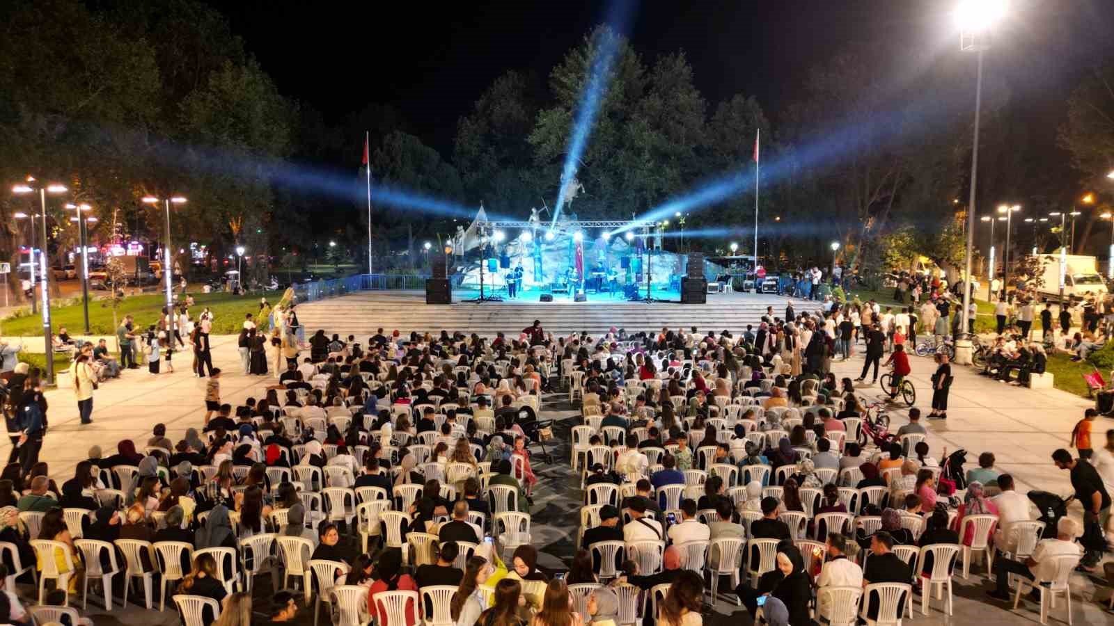 İneg&ouml;l, Aydın Şahin ile coştu
