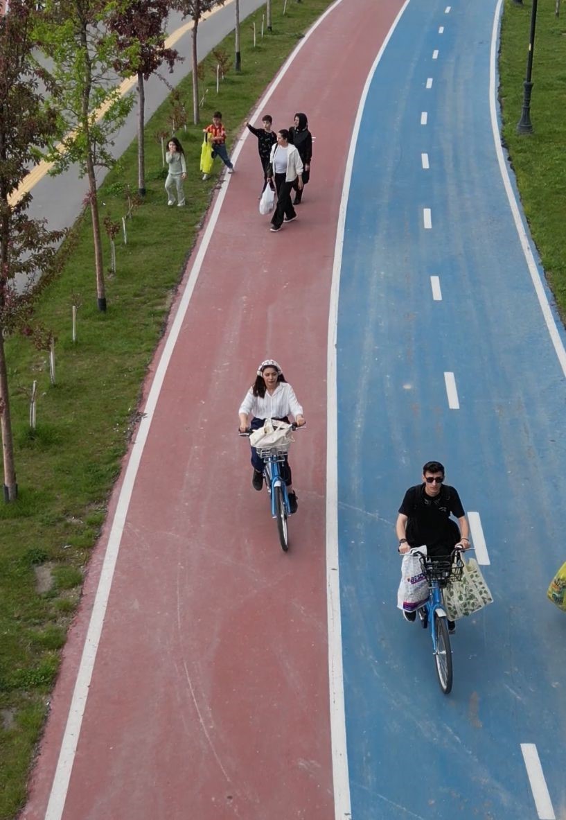 Bisiklet vandalları kamerada
