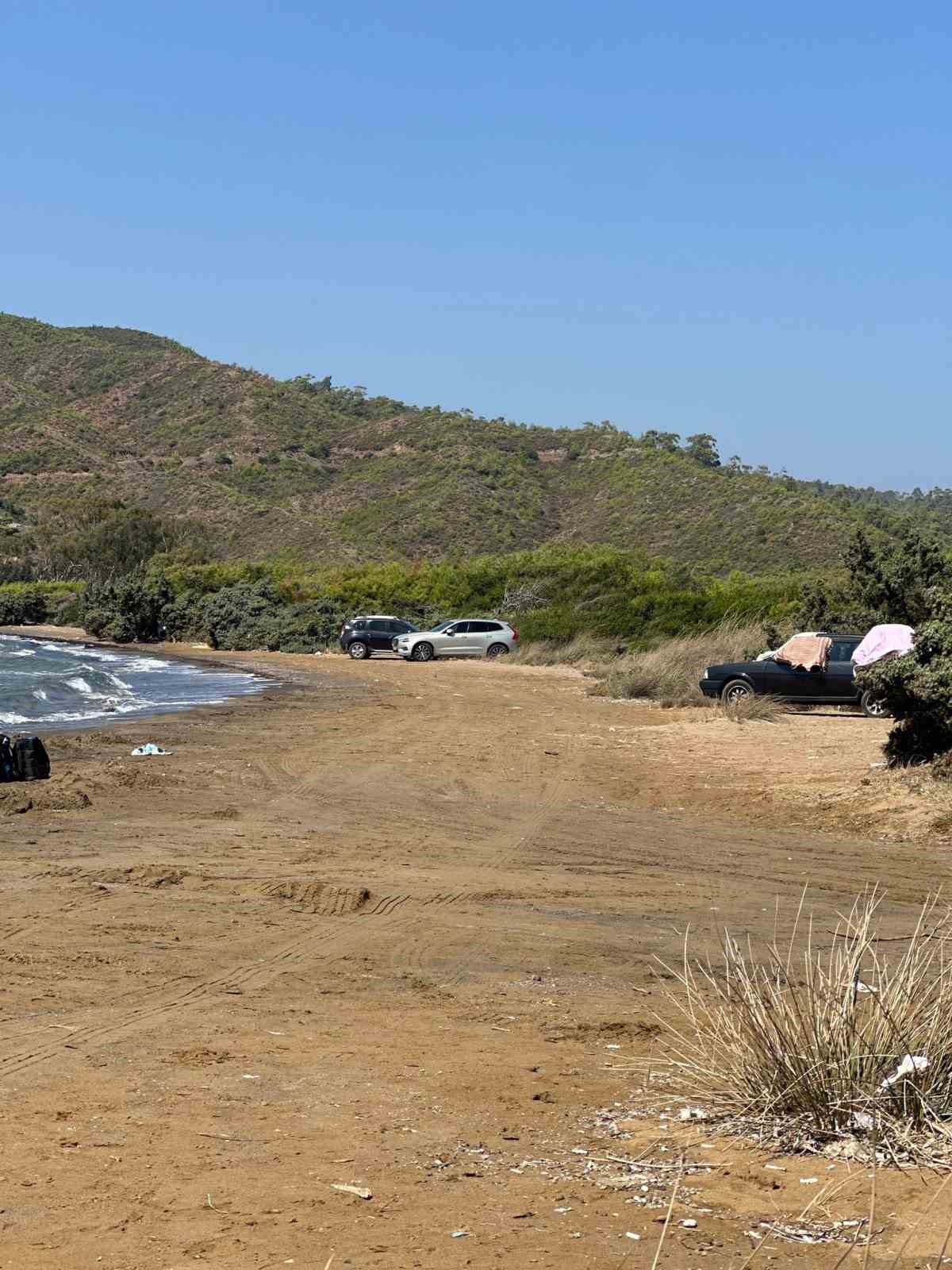 Marmaris Hisar&ouml;n&uuml;&rsquo;nde sahile ara&ccedil;larını sokan tatilcilere tepki
