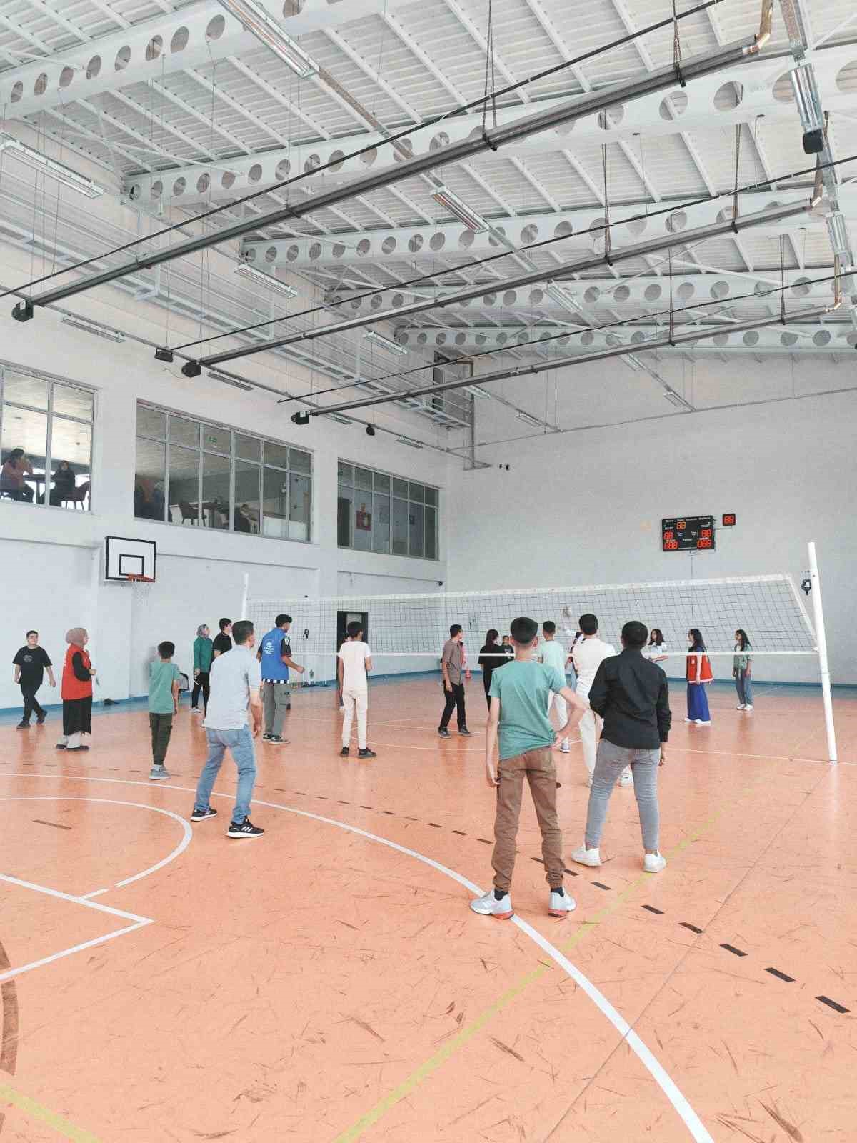 Patnos&rsquo;ta ailesinin desteğine ihtiya&ccedil; duyan &ccedil;ocuklara moral etkinliği
