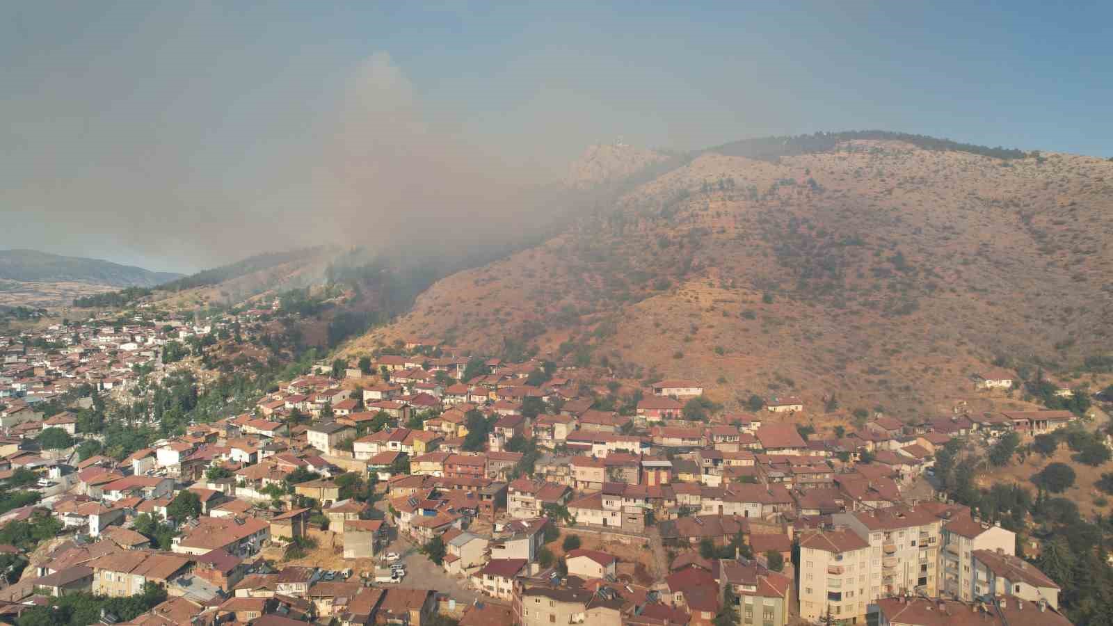 Tokat’ta otluk alanda başlayan yangın ağaçlık alana sıçradı