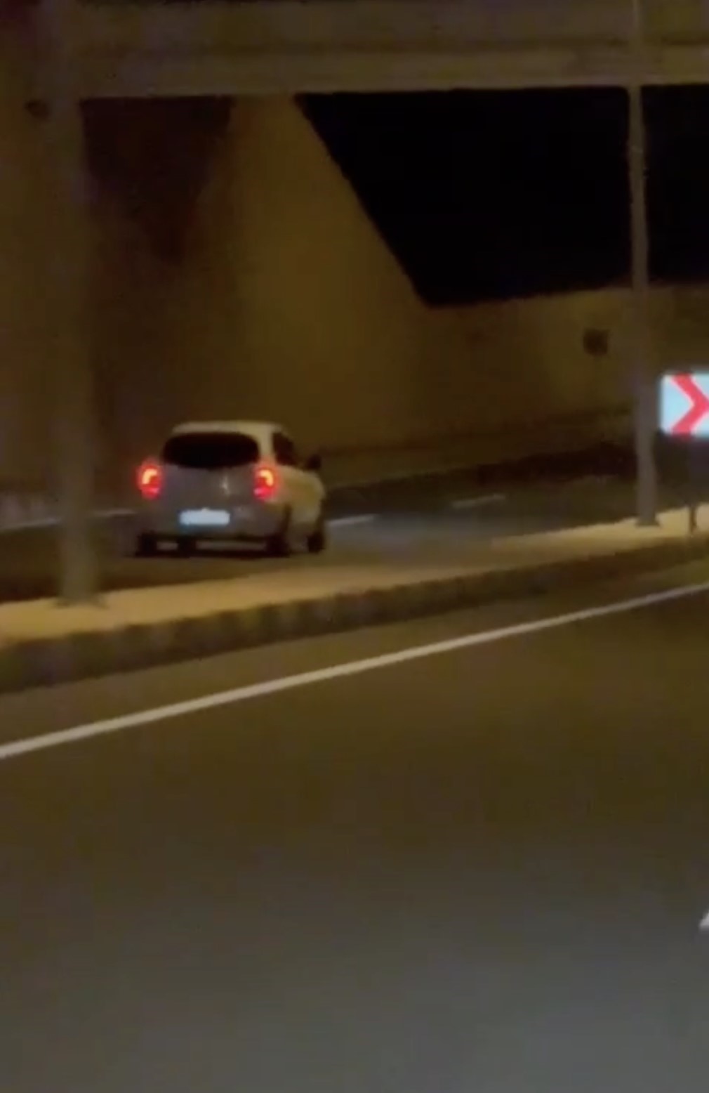 Ters şeritte yolculuk yapan otomobil sürücüsüne ceza