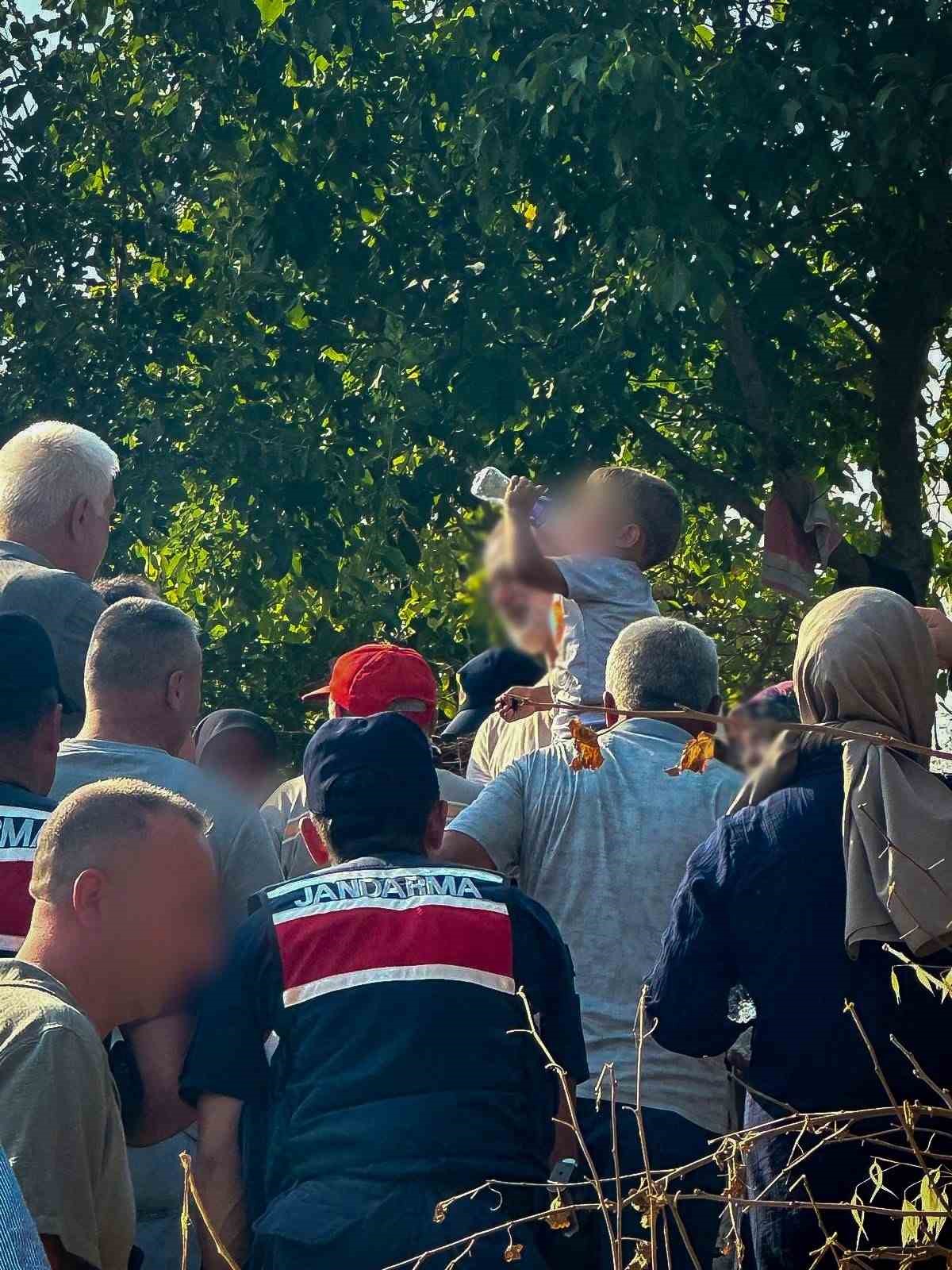 &Ccedil;anakkale&rsquo;de kaybolan 3 yaşındaki &ccedil;ocuk jandarma tarafından bulundu
