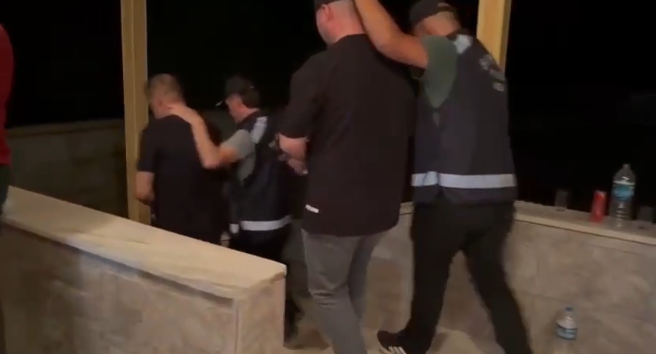 Samsun’da aranan 2 şahıs saklandıkları evde yakalandı