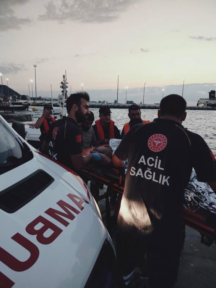 Feribottan denize atlayan kadın kurtarıldı