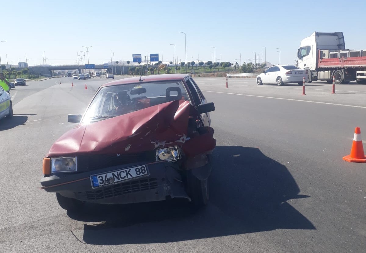 Malatya’da iki otomobil çarpıştı: 2 yaralı