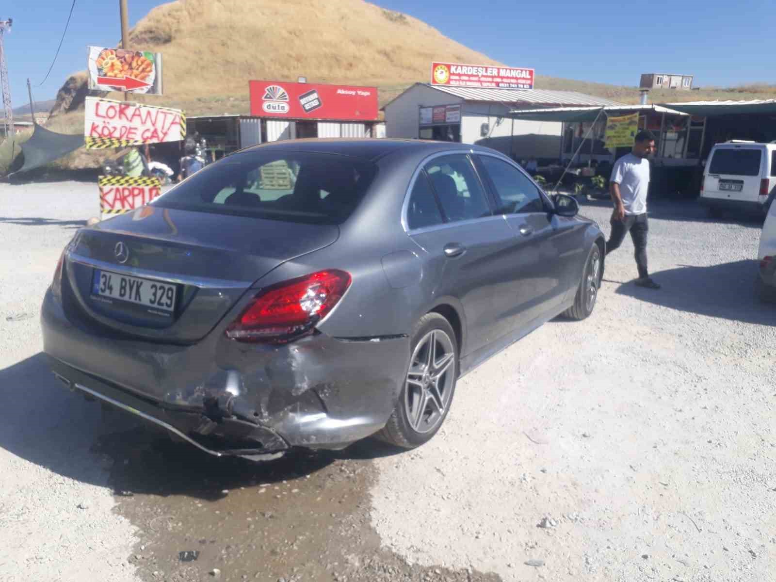 Malatya&rsquo;da iki otomobil &ccedil;arpıştı: 2 yaralı
