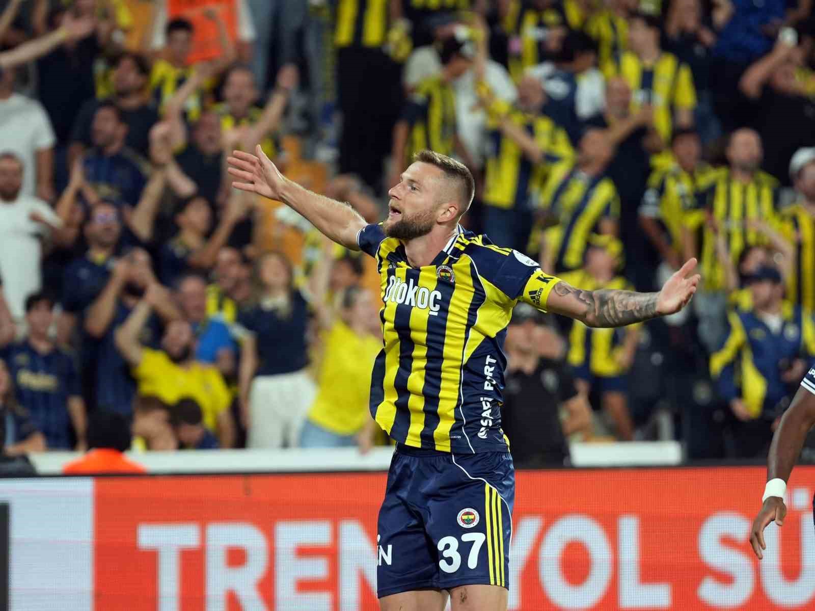 Trendyol S&uuml;per Lig: Fenerbah&ccedil;e: 1 - Kocaelispor: 0 (Ma&ccedil; devam ediyor)
