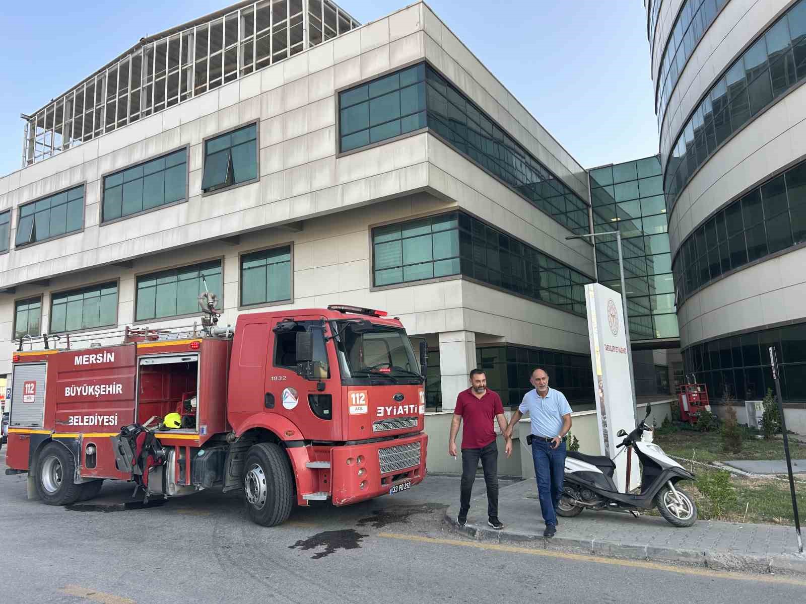 Hastanenin bodrum katından y&uuml;kselen dumanlar ekipleri alarma ge&ccedil;irdi
