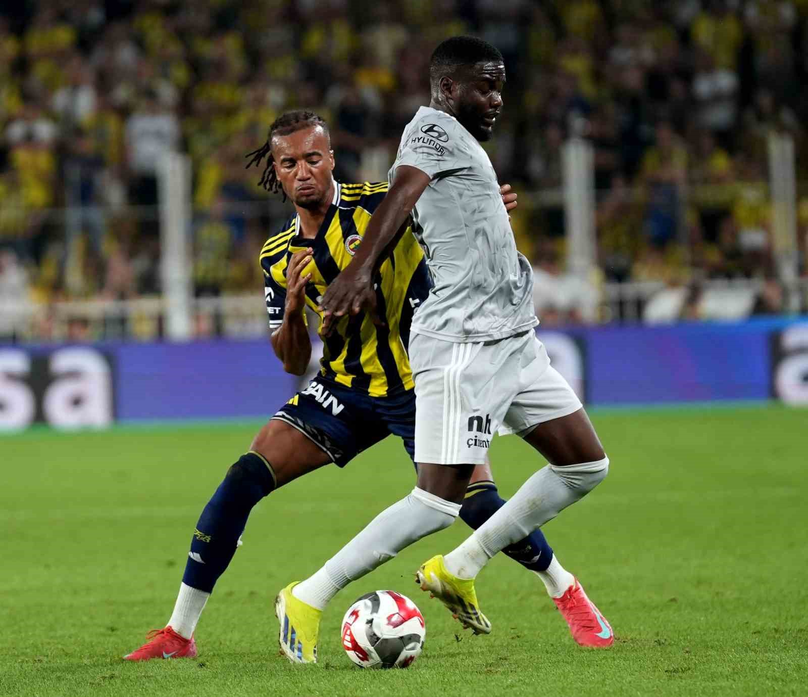 Trendyol S&uuml;per Lig: Fenerbah&ccedil;e: 1 - Kocaelispor: 1 (İlk yarı)
