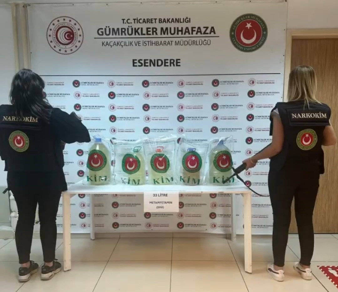 Hakkari’de tırın yakıt deposuna 33 litre sıvı metamfetamin ele geçirildi