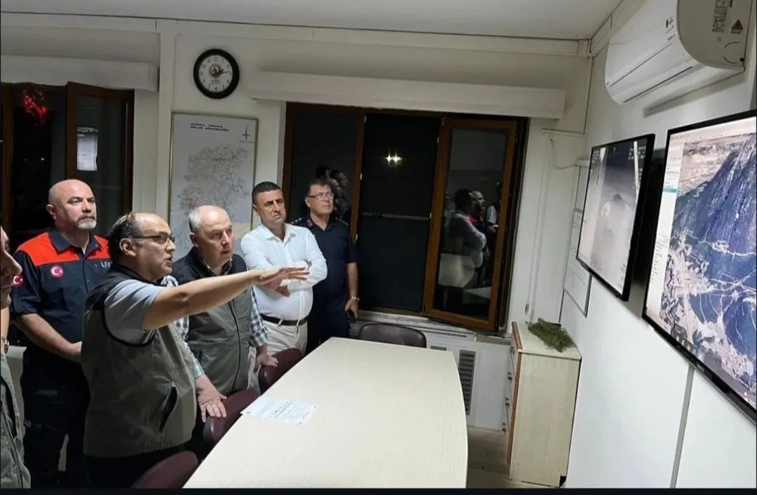 Vali Coşkun yangın bölgesinde incelemelerde bulundu