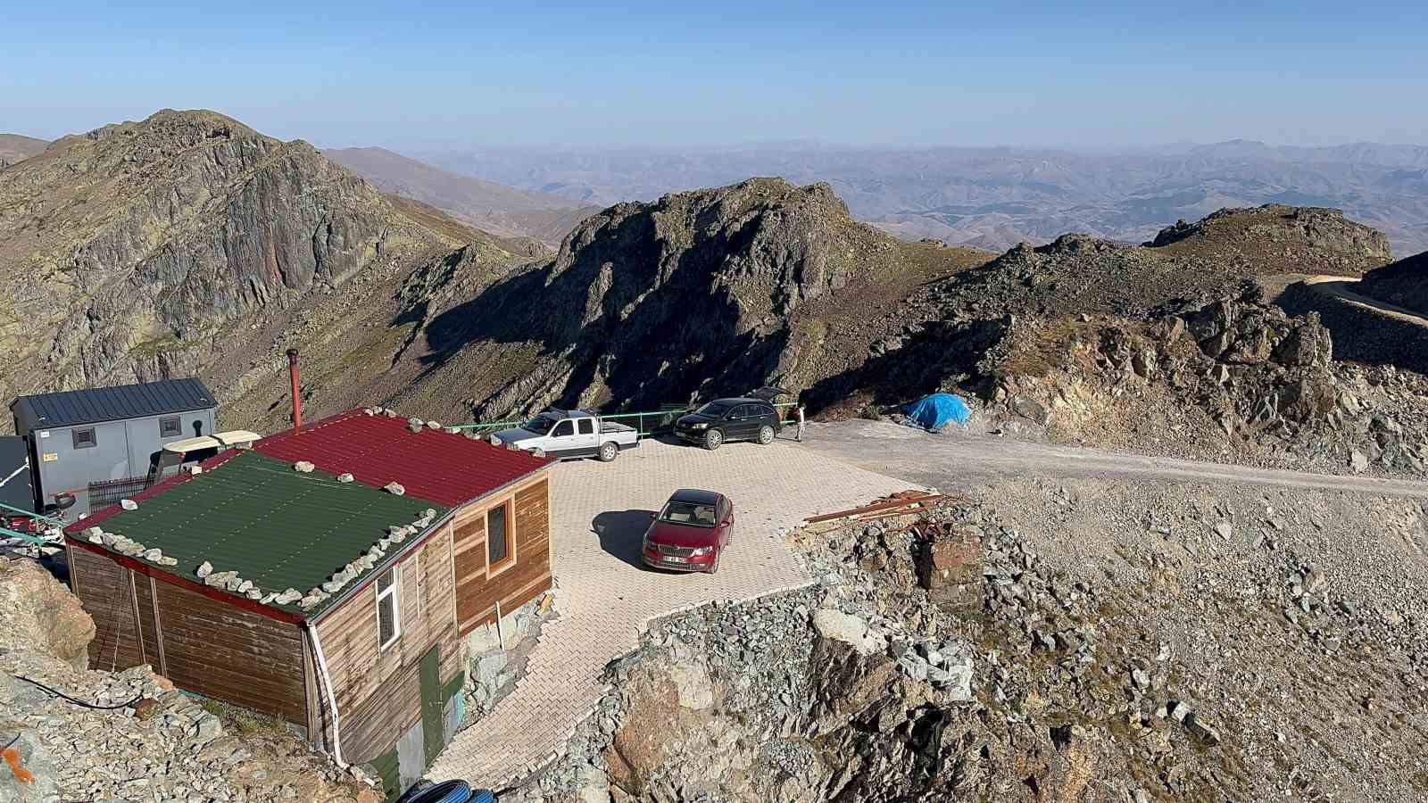 3 bin metredeki mescid yörede 