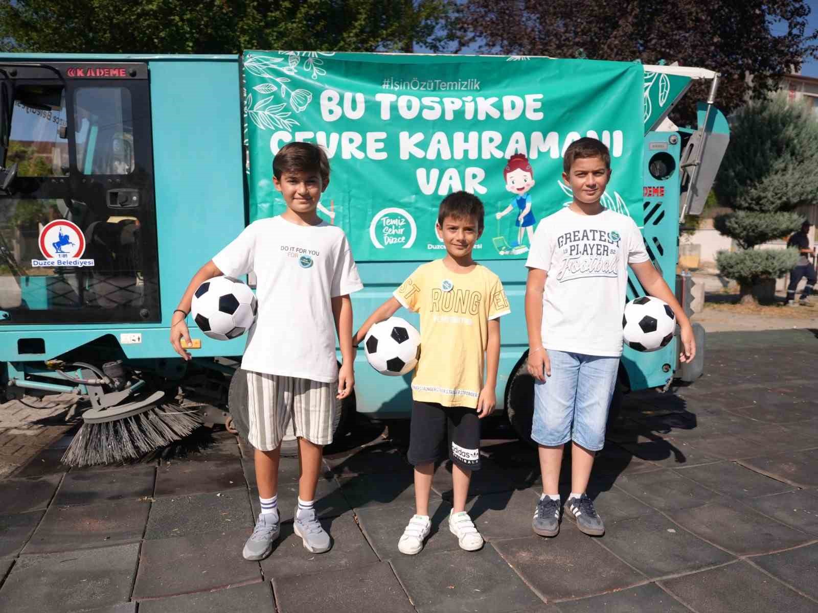 Çocuklar büyüklere örnek oldu
