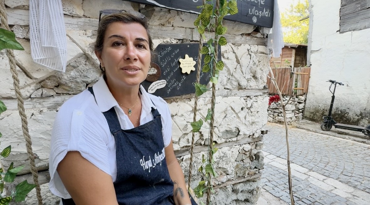 Hayallerini ata toprağında açtığı seramik atölyesiyle gerçekleştirdi