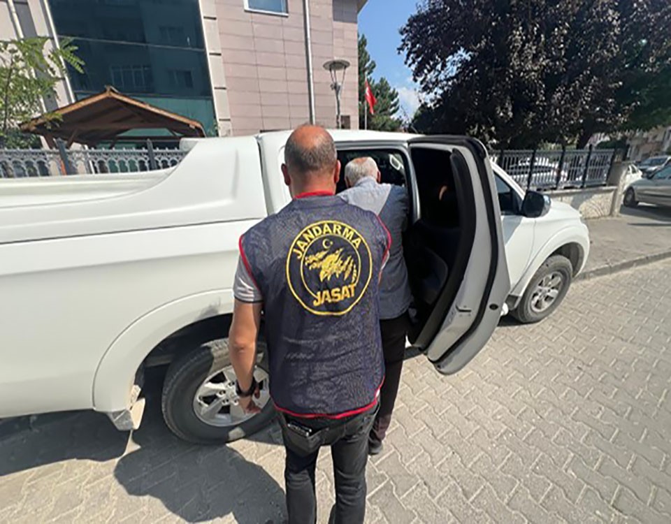 Bolu’da farklı suçlardan aranan 3 kişi tutuklandı
