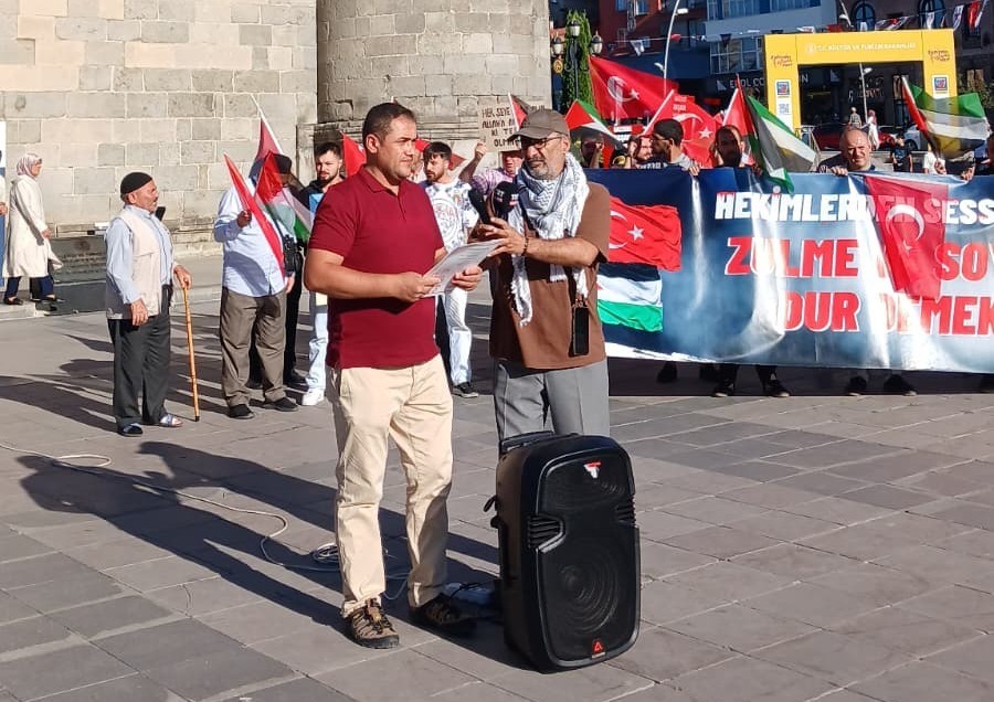 Hekim ve sağlık&ccedil;ıların Erzurum&rsquo;daki 93 haftalık sessiz y&uuml;r&uuml;y&uuml;ş&uuml; s&uuml;r&uuml;yor
